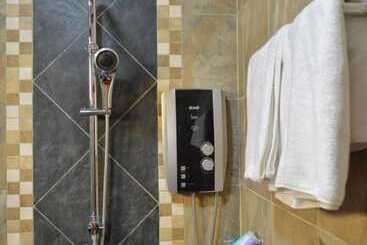 هتل Cranes Suites