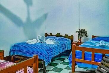 هتل El Curichal Hostel