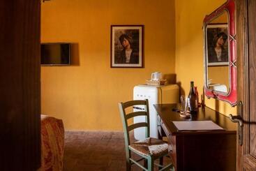 هتل La Rimbecca Greve In Chianti Country Apartments & Rooms