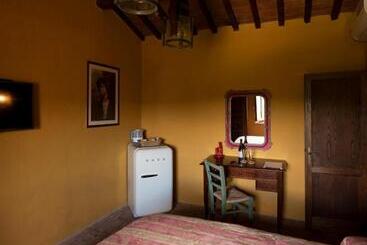 هتل La Rimbecca Greve In Chianti Country Apartments & Rooms
