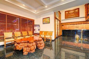 هتل Sterling Guruvayur