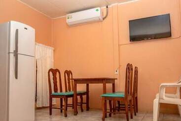 هتل Y Cabinas El Coral
