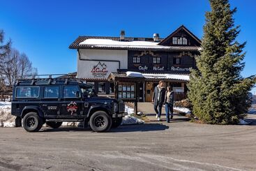 Le Coucou Hotel Restaurant & Lounge Bar