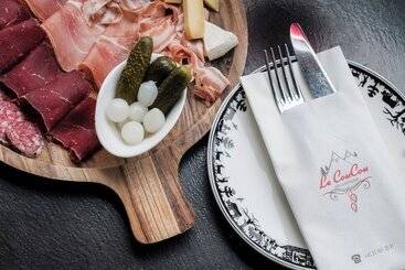 Le Coucou Hotel Restaurant & Lounge Bar