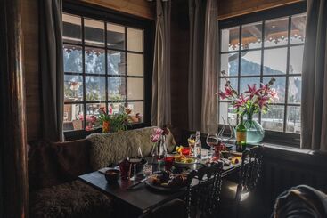 Le Coucou Hotel Restaurant & Lounge Bar