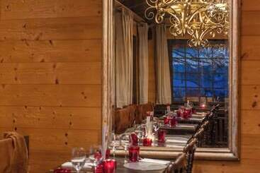 Le Coucou Hotel Restaurant & Lounge Bar