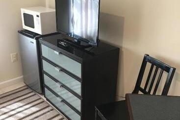 مُتل Misquamicut Beach Front Inn