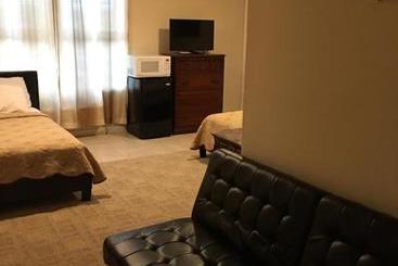 مُتل Misquamicut Beach Front Inn