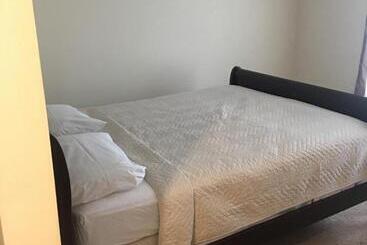 مُتل Misquamicut Beach Front Inn