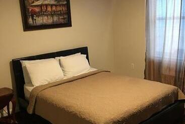 مُتل Misquamicut Beach Front Inn