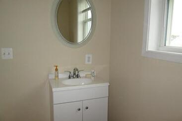 مُتل Misquamicut Beach Front Inn