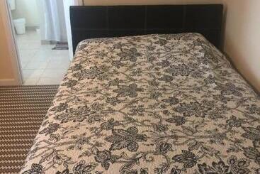 مُتل Misquamicut Beach Front Inn