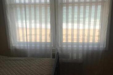 مُتل Misquamicut Beach Front Inn