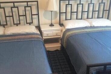 مُتل Misquamicut Beach Front Inn