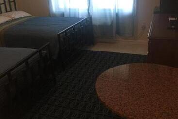 مُتل Misquamicut Beach Front Inn