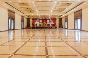 Solitaire Hotel And Resorts