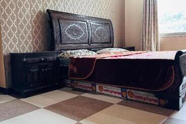 تختخواب و صبحانه Hill Side Cottage