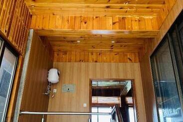 تختخواب و صبحانه Hill Side Cottage