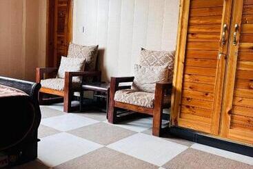 تختخواب و صبحانه Hill Side Cottage