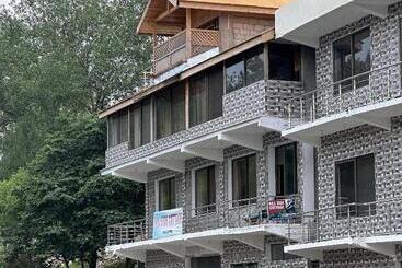 تختخواب و صبحانه Hill Side Cottage