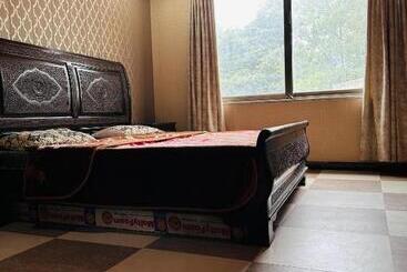 تختخواب و صبحانه Hill Side Cottage