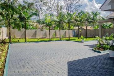 تختخواب و صبحانه Jadea Residence