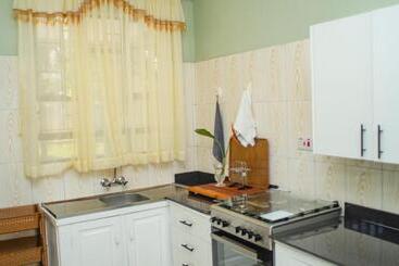 تختخواب و صبحانه Jadea Residence