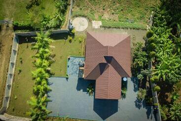 تختخواب و صبحانه Jadea Residence