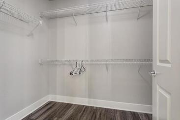 هتل کپسول Santa Monica 2bedrooms Pool&gym&free Parking