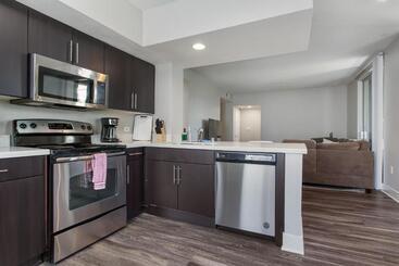 هتل کپسول Santa Monica 2bedrooms Pool&gym&free Parking