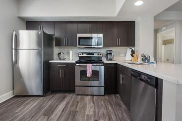 هتل کپسول Santa Monica 2bedrooms Pool&gym&free Parking