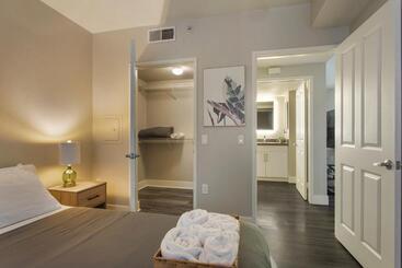 هتل کپسول Santa Monica 2bedrooms Pool&gym&free Parking