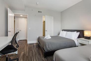هتل کپسول Santa Monica 2bedrooms Pool&gym&free Parking