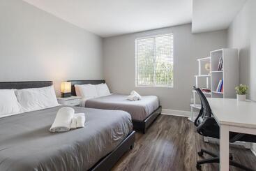 هتل کپسول Santa Monica 2bedrooms Pool&gym&free Parking