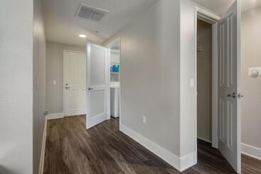 هتل کپسول Santa Monica 2bedrooms Pool&gym&free Parking