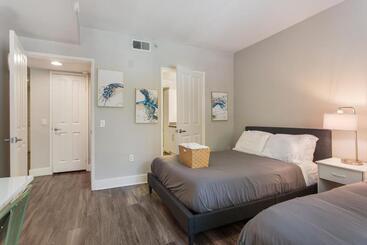 هتل کپسول Santa Monica 2bedrooms Pool&gym&free Parking
