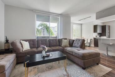 هتل کپسول Santa Monica 2bedrooms Pool&gym&free Parking