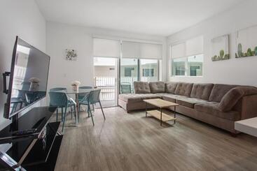 هتل کپسول Santa Monica Mid City 2bedroom Pool & Parking