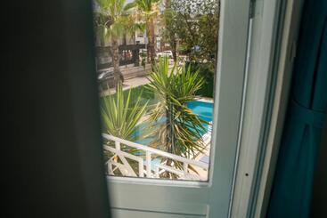 هتل Kemer Royal Beach