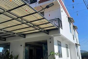 هتل Oriana Villa