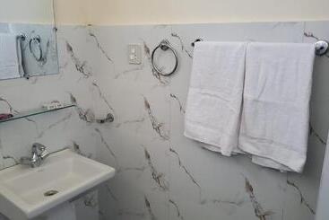 هتل Ultar House