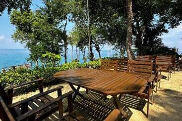 Shari La Perhentian Island Resort