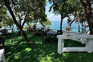 Shari La Perhentian Island Resort