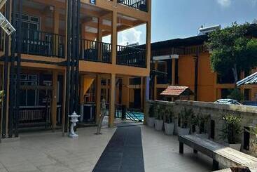 Shari La Perhentian Island Resort
