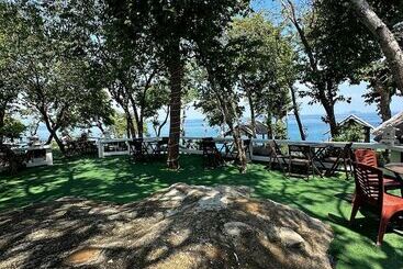 Shari La Perhentian Island Resort