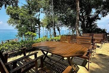 Shari La Perhentian Island Resort