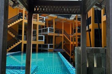 Shari La Perhentian Island Resort
