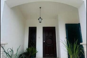 تختخواب و صبحانه Brisa Bright Retreat Near The Beach!