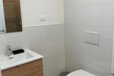 تختخواب و صبحانه Real Home