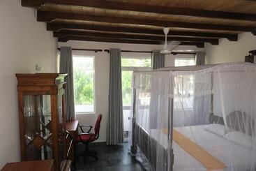 تختخواب و صبحانه Unique Sunrise Inn